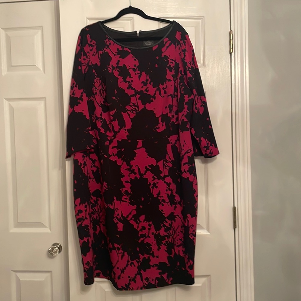 Adrianna Papell black & fuchsia dress 34 sleeves, 20 inches long sleeves